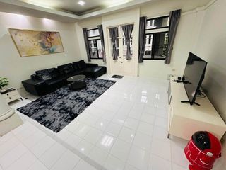 For rent 4 bedrooms townhouse in Watthana, Bangkok