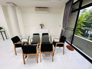 For rent 4 bedrooms townhouse in Watthana, Bangkok