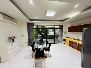 For rent 4 bedrooms townhouse in Watthana, Bangkok