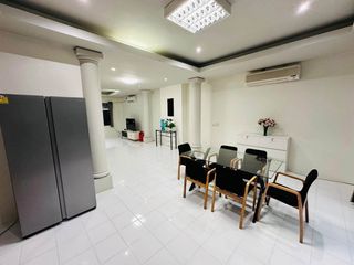 For rent 4 bedrooms townhouse in Watthana, Bangkok