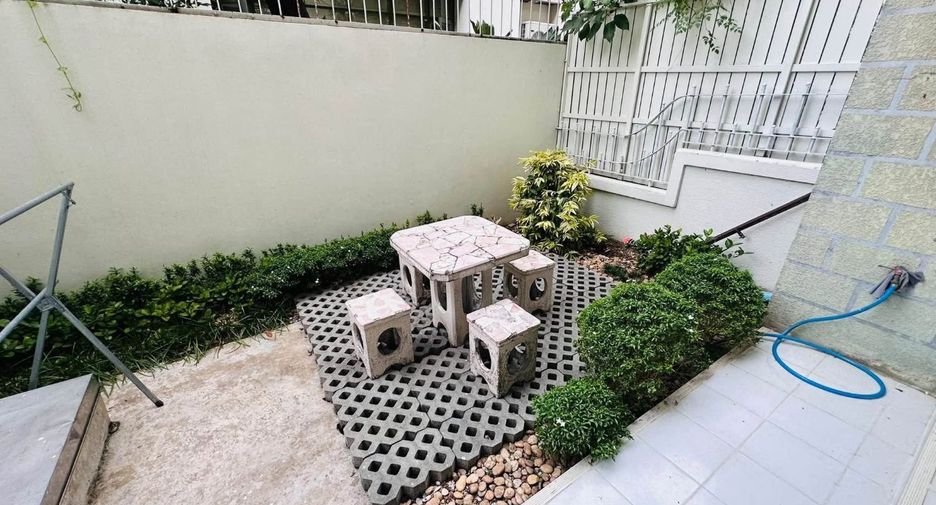 For rent 4 bedrooms townhouse in Watthana, Bangkok
