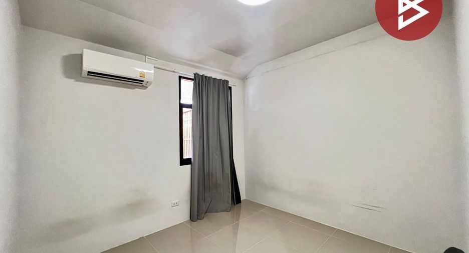 For sale 2 ベッドルーム townhouse in Phan Thong, Chonburi