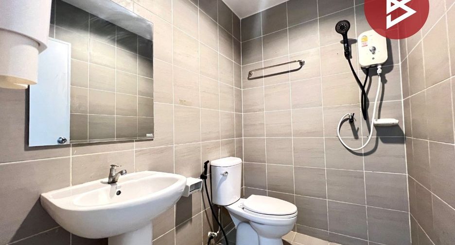 For sale 2 ベッドルーム townhouse in Phan Thong, Chonburi