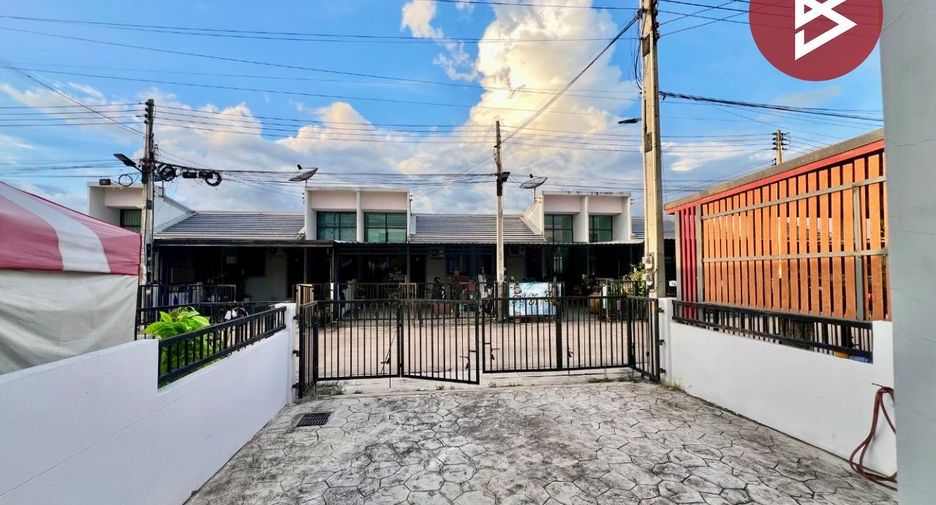 For sale 2 ベッドルーム townhouse in Phan Thong, Chonburi