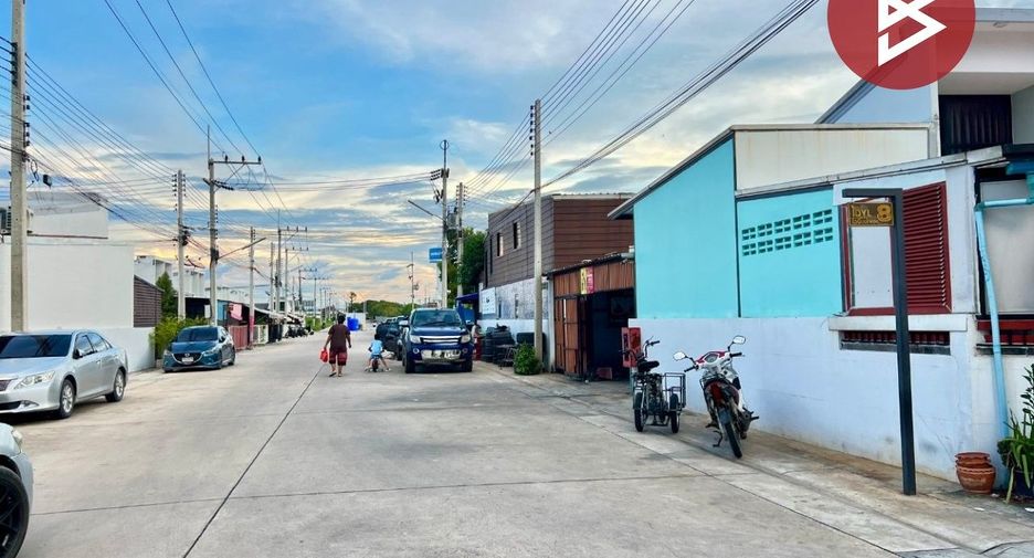 For sale 2 ベッドルーム townhouse in Phan Thong, Chonburi