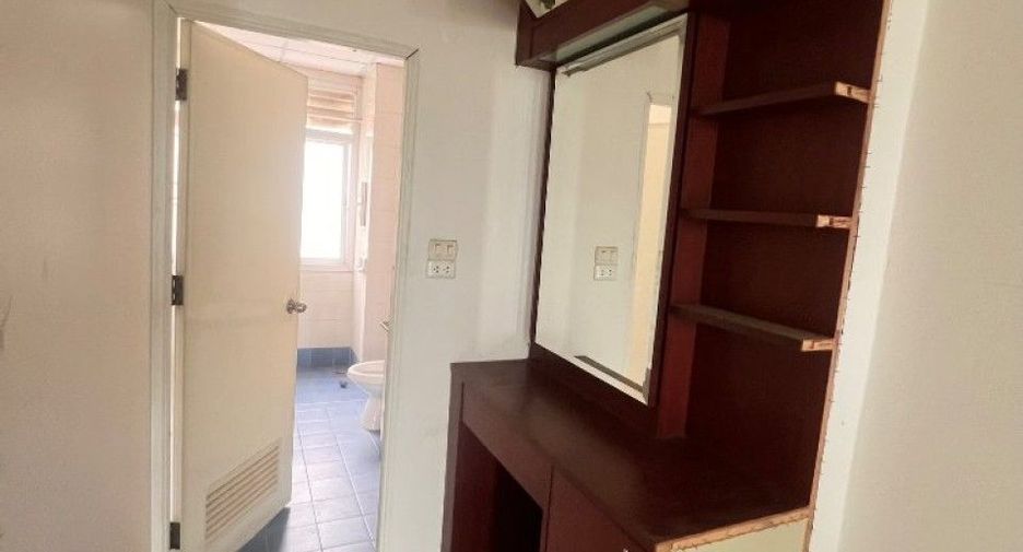 For sale 3 bedrooms retail Space in Bang Bon, Bangkok