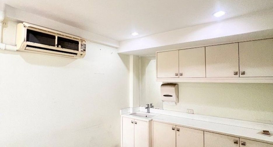 For sale 3 bedrooms retail Space in Bang Bon, Bangkok