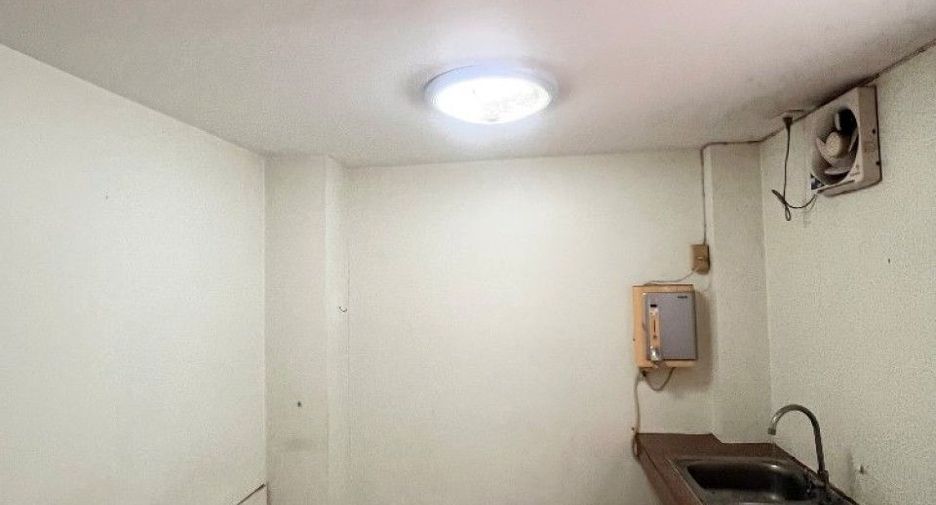 For sale 3 bedrooms retail Space in Bang Bon, Bangkok