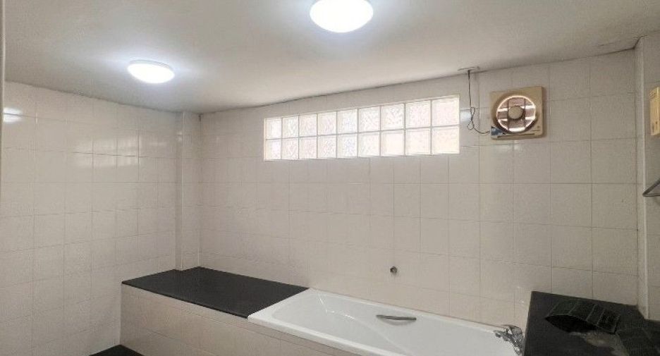 For sale 3 bedrooms retail Space in Bang Bon, Bangkok