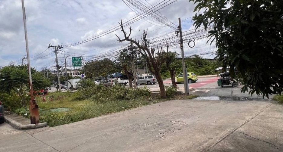 For sale 3 bedrooms retail Space in Bang Bon, Bangkok