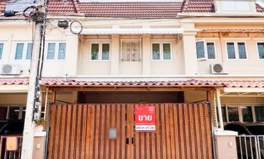 À vendre 3 chambres maison de ville à Prawet, Bangkok
