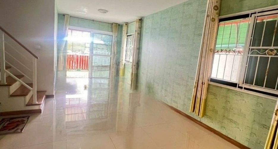 For sale 4 bedrooms townhouse in Ban Pho, Chachoengsao
