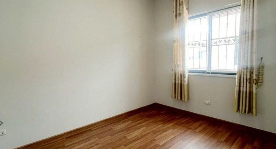 For sale 4 bedrooms townhouse in Ban Pho, Chachoengsao
