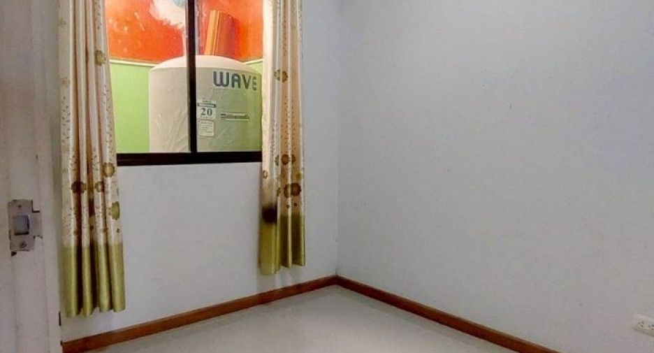 For sale 4 bedrooms townhouse in Ban Pho, Chachoengsao