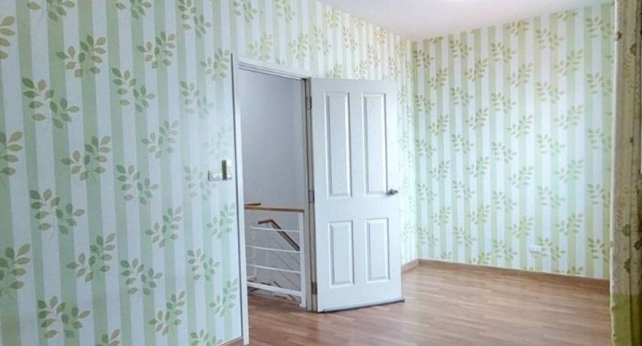 For sale 4 bedrooms townhouse in Ban Pho, Chachoengsao
