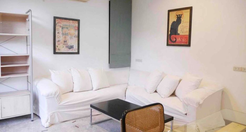 For rent 3 bedrooms house in Watthana, Bangkok
