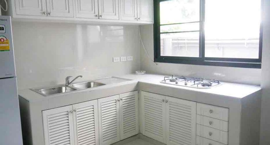 For rent 3 bedrooms house in Watthana, Bangkok