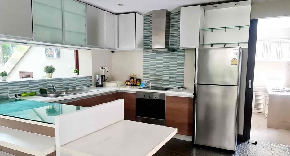 For rent 3 bedrooms house in Watthana, Bangkok