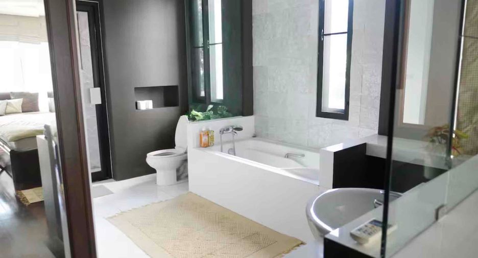 For rent 3 bedrooms house in Watthana, Bangkok