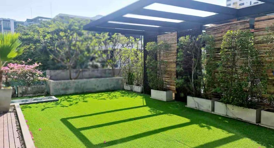 For rent 3 bedrooms house in Watthana, Bangkok