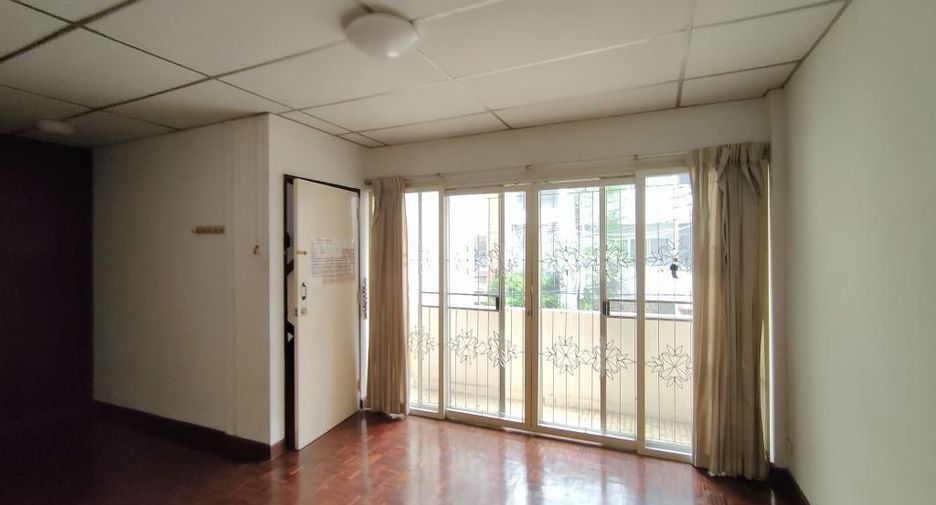 出租 4 卧室 联排别墅 在 Khlong Toei, 曼谷