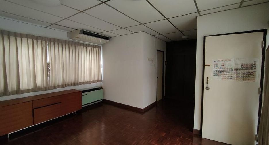 出租 4 卧室 联排别墅 在 Khlong Toei, 曼谷