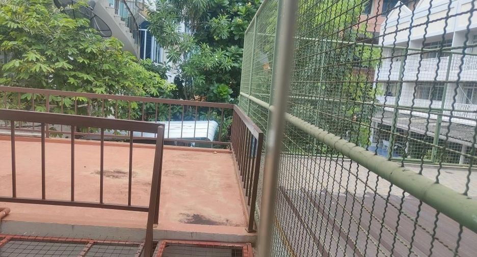 出租 4 卧室 联排别墅 在 Khlong Toei, 曼谷