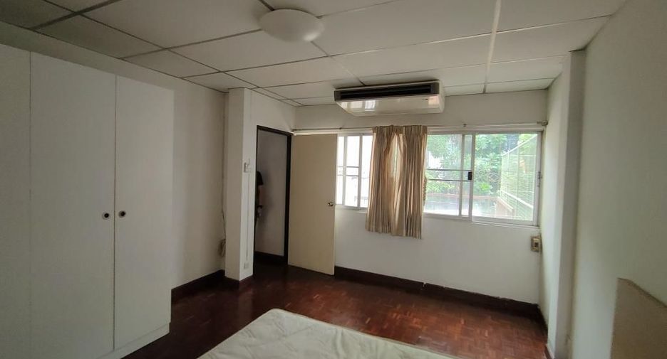 出租 4 卧室 联排别墅 在 Khlong Toei, 曼谷