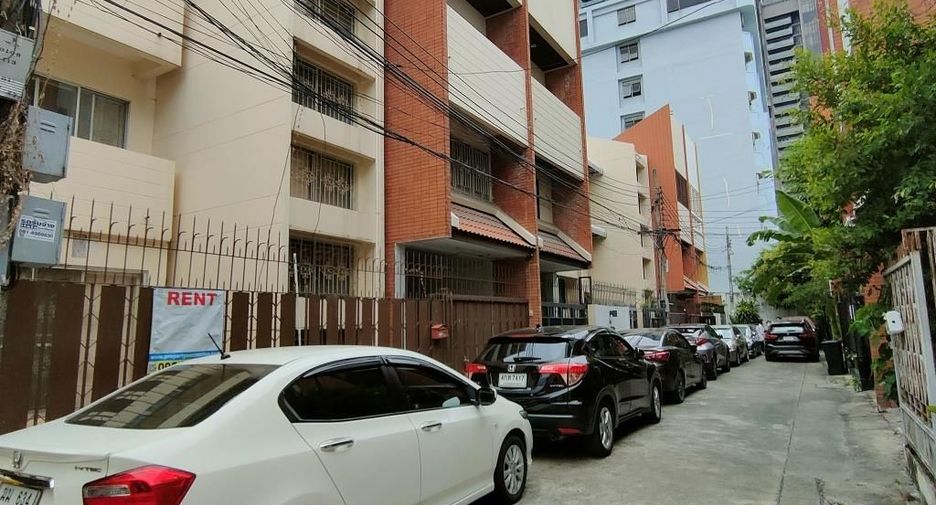 出租 4 卧室 联排别墅 在 Khlong Toei, 曼谷