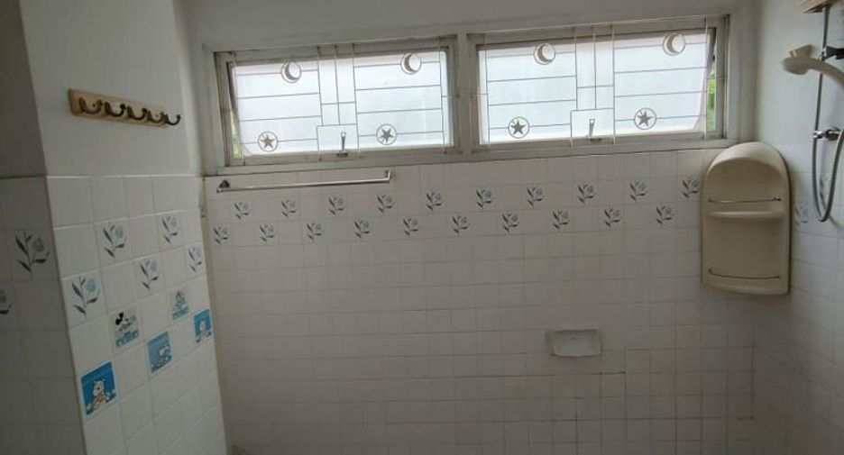 出租 4 卧室 联排别墅 在 Khlong Toei, 曼谷