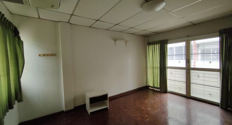 出租 4 卧室 联排别墅 在 Khlong Toei, 曼谷