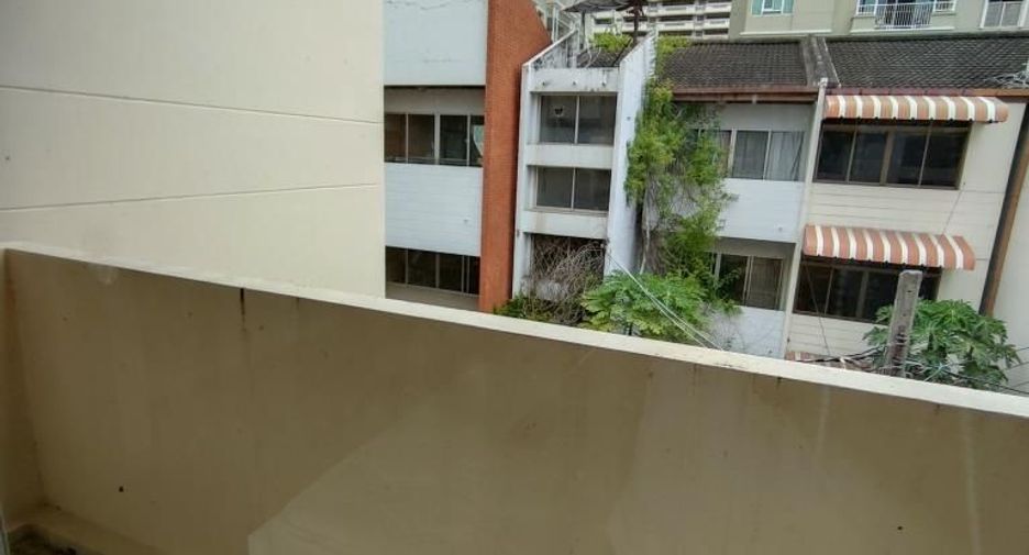 出租 4 卧室 联排别墅 在 Khlong Toei, 曼谷