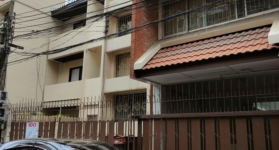 出租 4 卧室 联排别墅 在 Khlong Toei, 曼谷