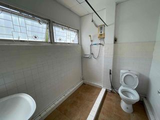 For rent 4 bedrooms townhouse in Khlong Toei, Bangkok