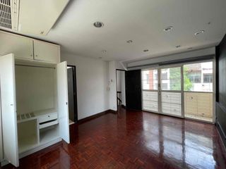 For rent 4 bedrooms townhouse in Khlong Toei, Bangkok