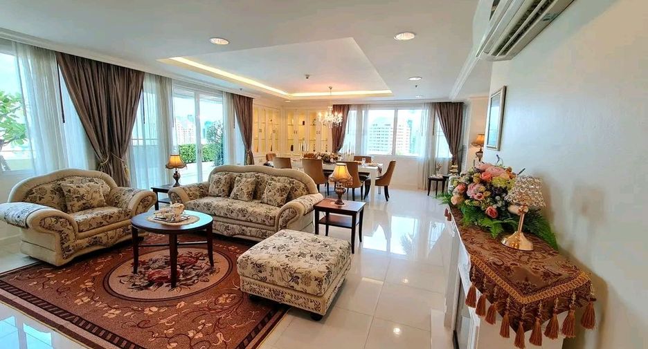 For rent 4 bedrooms condo in Watthana, Bangkok