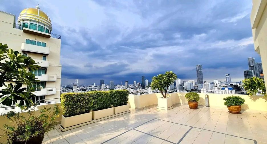 For rent 4 bedrooms condo in Watthana, Bangkok