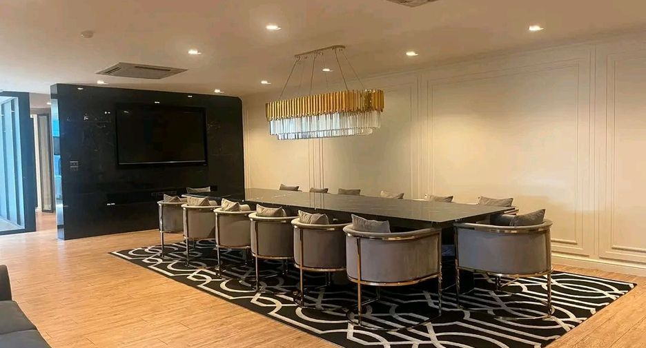 For rent 4 bedrooms office in Watthana, Bangkok