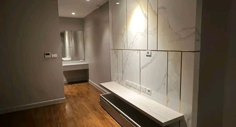 For rent 4 bedrooms office in Watthana, Bangkok