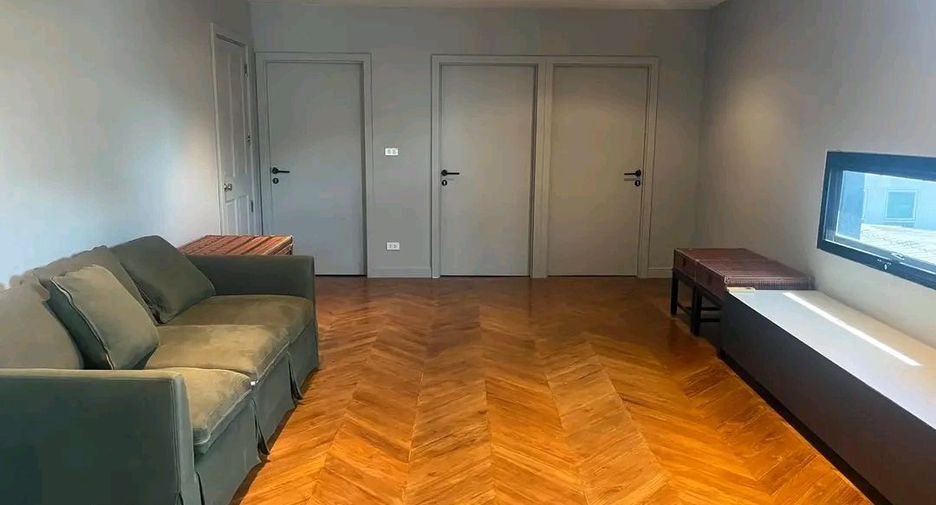 For rent 4 bedrooms office in Watthana, Bangkok