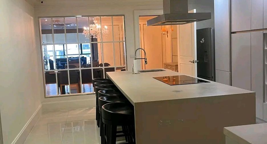 For rent 4 bedrooms office in Watthana, Bangkok