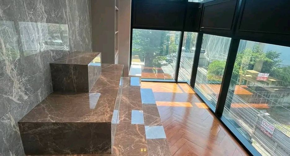 For rent 4 bedrooms office in Watthana, Bangkok
