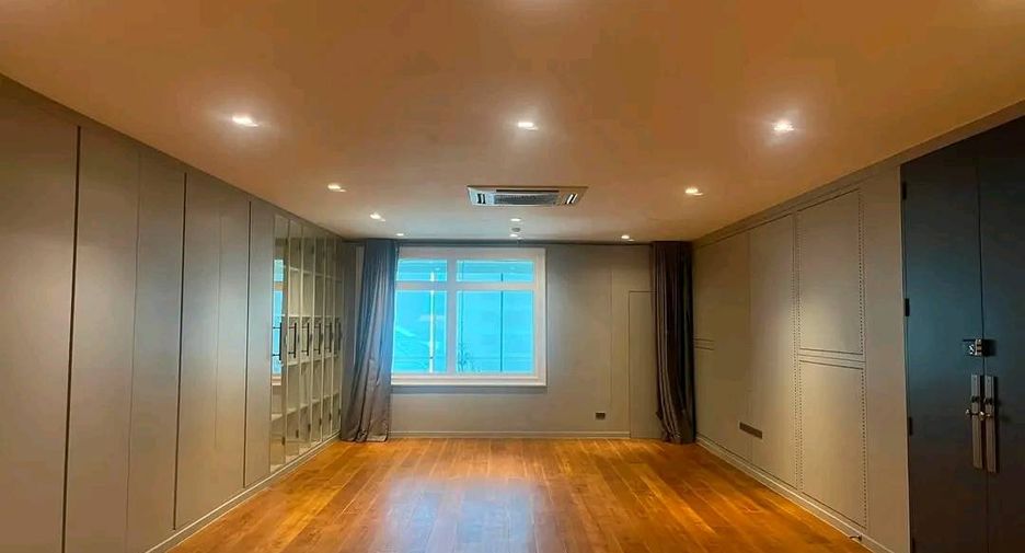 For rent 4 bedrooms office in Watthana, Bangkok
