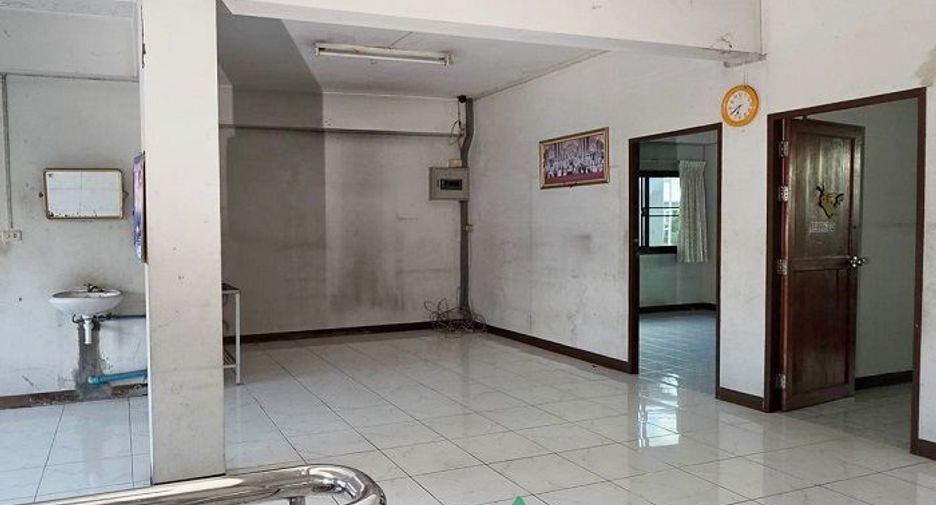 À vendre 7 chambres local commercial à Sam Phran, Nakhon Pathom