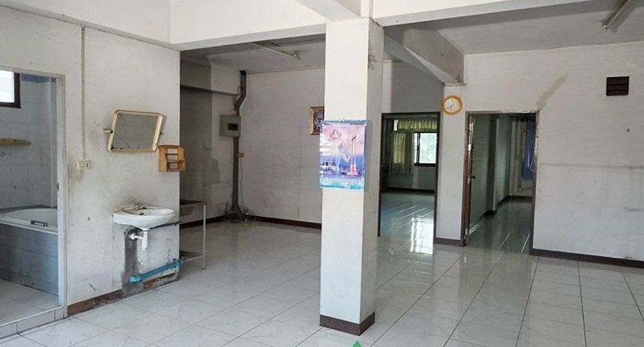 À vendre 7 chambres local commercial à Sam Phran, Nakhon Pathom