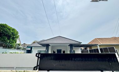 Villa zum Kauf mit 4 Zimmer in Bang Lamung, Chonburi