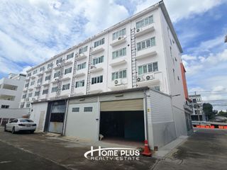Local comercial en venta de 8 habitaciones en Khlong Sam Wa, Bangkok