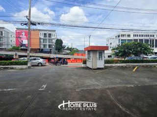 Local comercial en venta de 8 habitaciones en Khlong Sam Wa, Bangkok