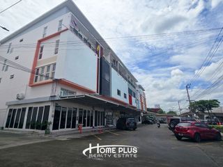Local comercial en venta de 8 habitaciones en Khlong Sam Wa, Bangkok