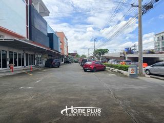 Local comercial en venta de 8 habitaciones en Khlong Sam Wa, Bangkok